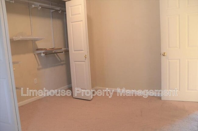 Building Photo - 1519 Stratford St