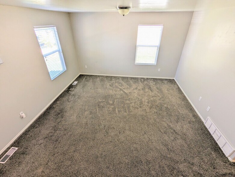 Building Photo - 118 1810 N