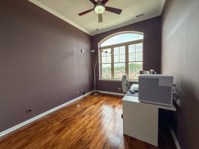 Building Photo - 3954 N Oriole Ave