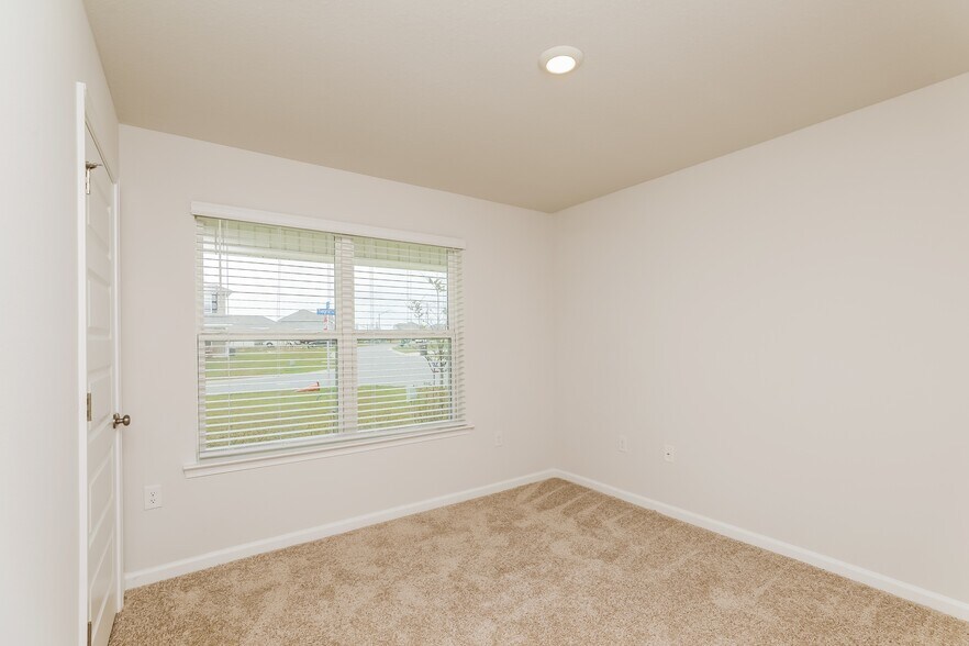 Building Photo - 5812 Tiagra Dr