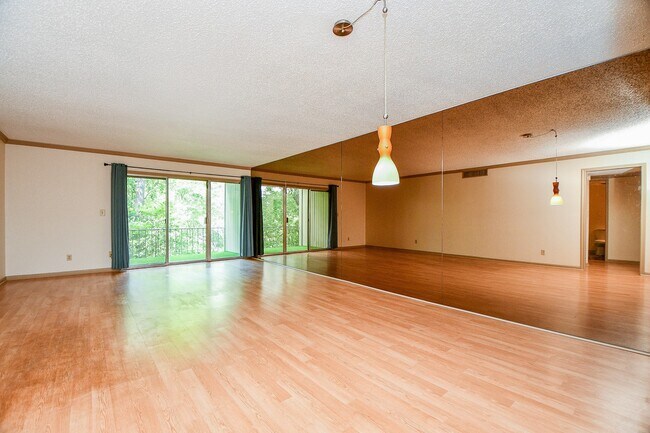 Building Photo - 6533 Bayou Glen Rd