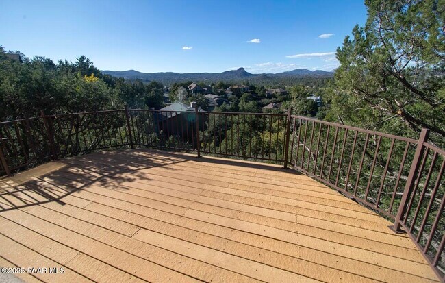 Building Photo - 270 Long