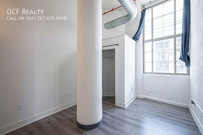 Building Photo - Beautiful Renovated Northern Liberties Loft