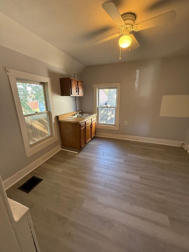 Building Photo - SECTION 8 and EDEN Accepted!! Newly Renova...