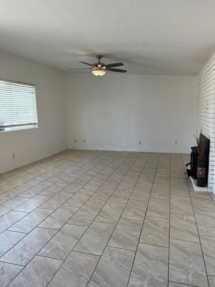 Building Photo - 20800 Sholic Rd