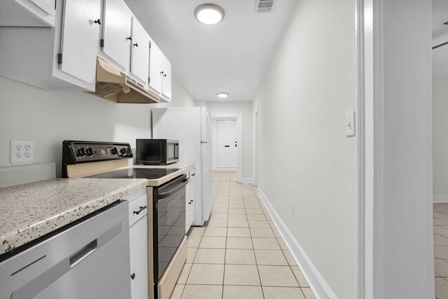 Building Photo - Downtown Savannah Condo for Rent