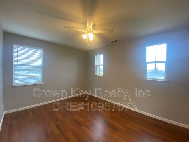 Building Photo - 297 Emory Oak Pl