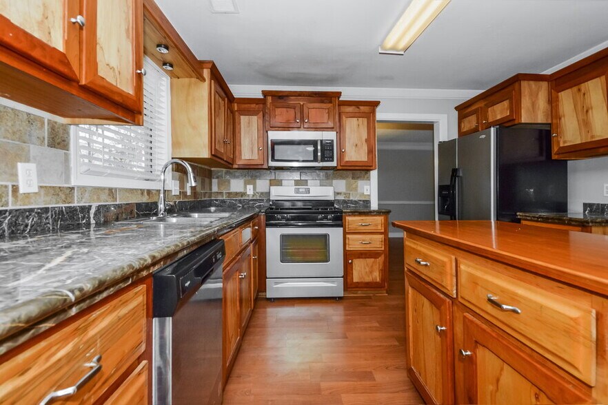 Building Photo - 5020 Amber Way NW