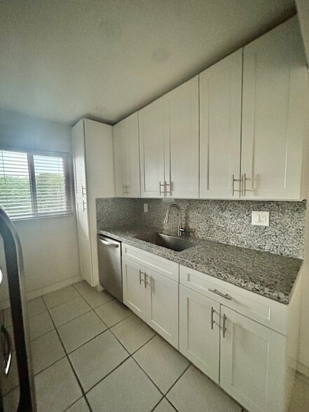 Quartz tops - 900 SW 84th Ave