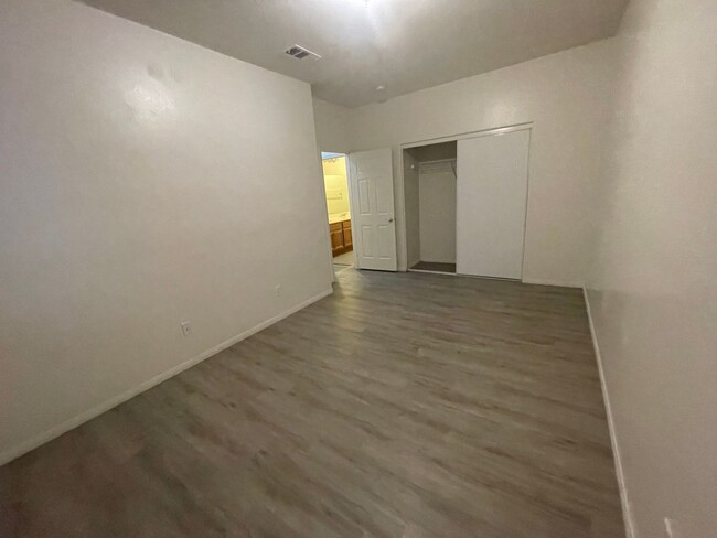 Building Photo - Hesperia- 3 Bedrooms, 2 bathrooms, New pai...