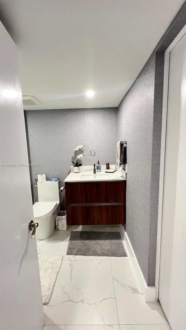 Building Photo - 3200 N Ocean Dr