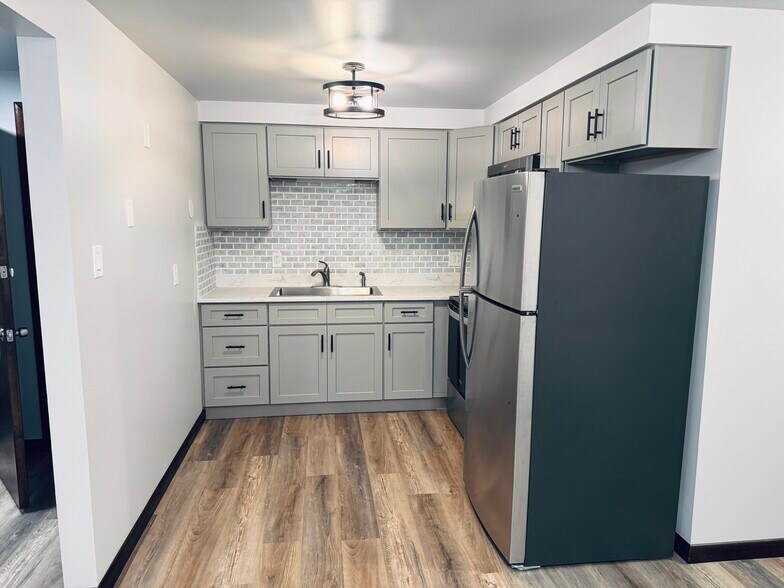 New renovated kitchen. - 268 Robert Dr