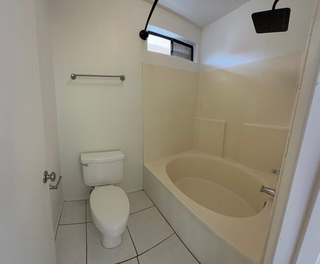 Building Photo - 949 E Gila Ln