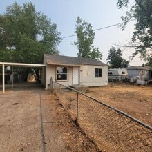 Building Photo - 2217/2219 E Weile