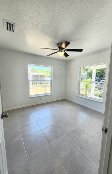 Building Photo - 325 11th Ave E