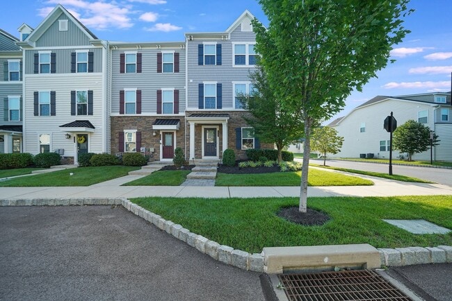 Building Photo - Luxury 3 Bedroom 4 Bath Townhome in Atwate...