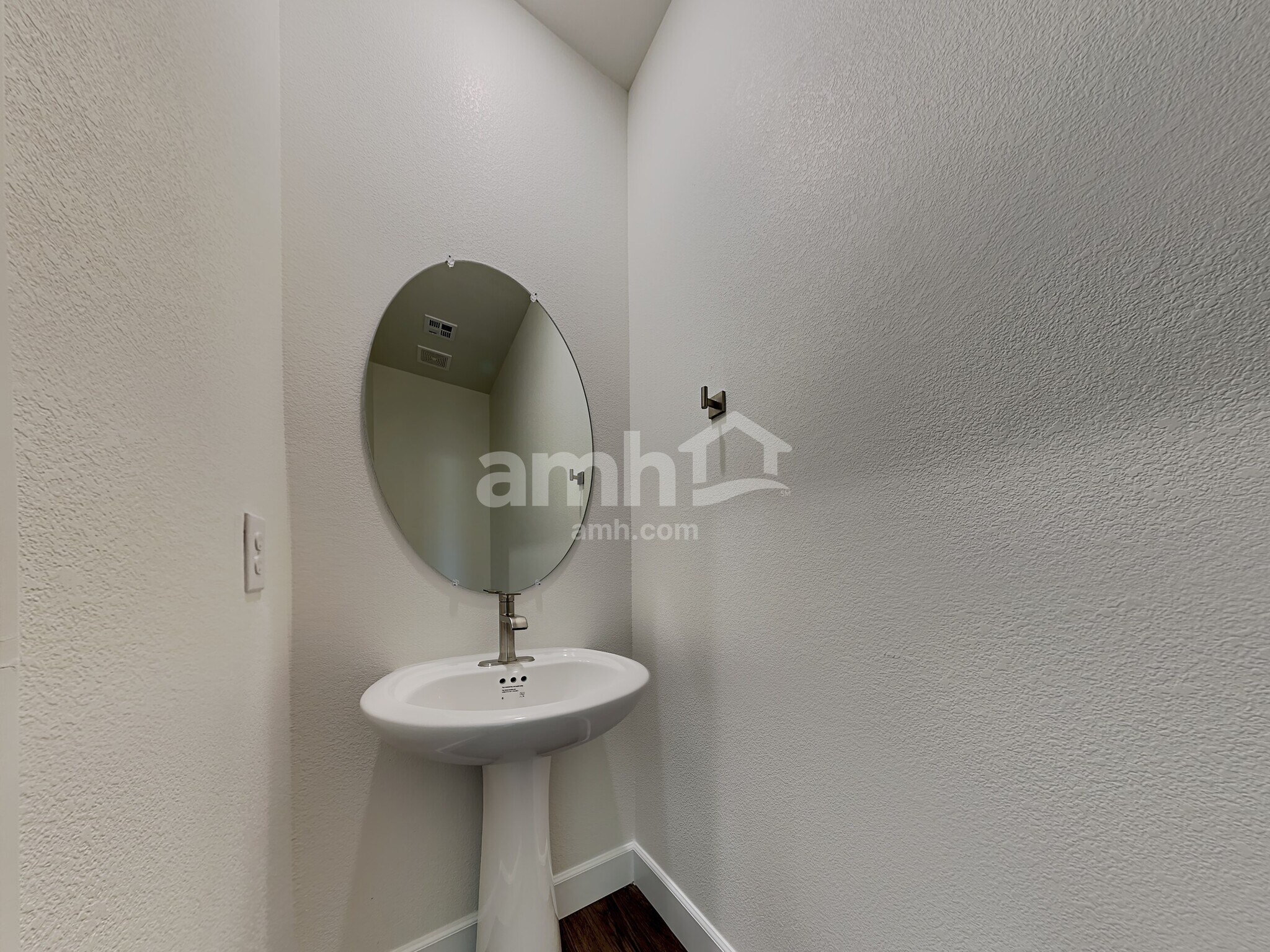 Building Photo - 6038 Theodore St