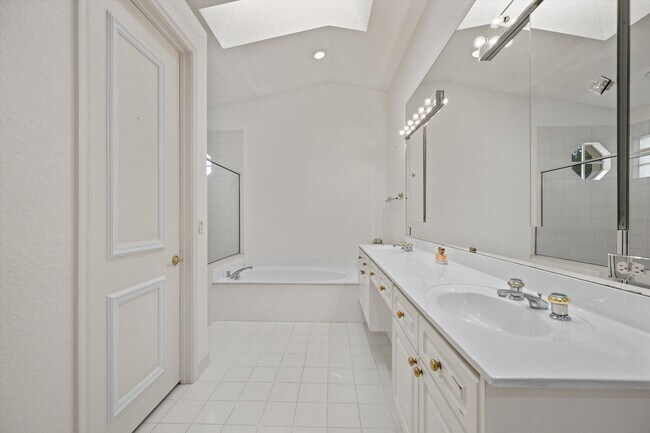 Building Photo - 4362 Kensington Park Way