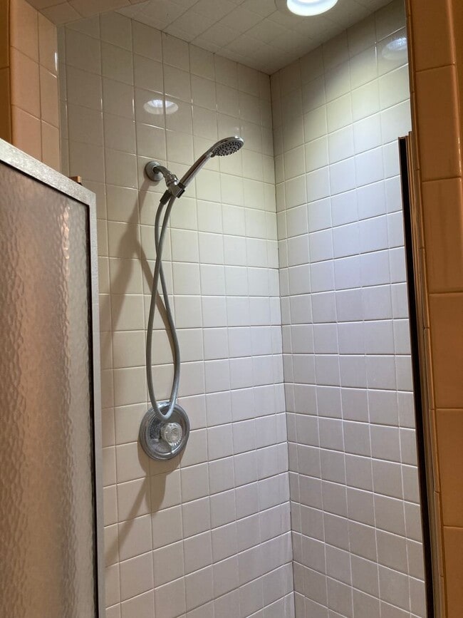 Building Photo - LOCATION LOCATION Location!  Close to Baptist Health Hospital, Shopping, & More