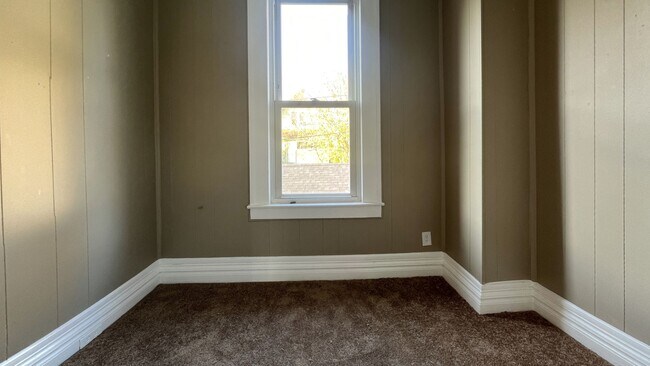 Building Photo - 2744 5th Ave