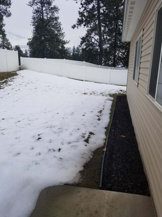 Building Photo - Beautiful Single-Level Living in a Desirable Spokane Community - New pictures coming soon!