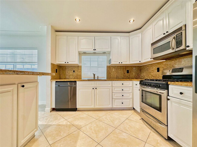 Building Photo - Northeast 18th Court, Miami, FL 33179 - 4 ...