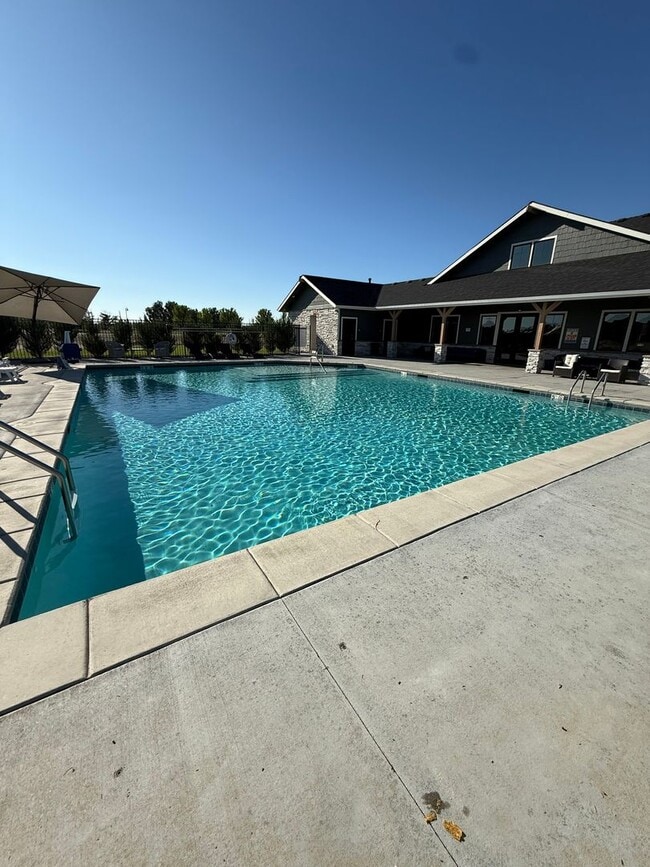 Building Photo - Welcome to this stunning 5-bedroom, 3.5-ba...