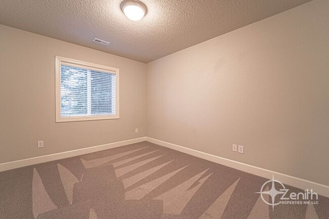 Building Photo - 8108 NE 35th Ave