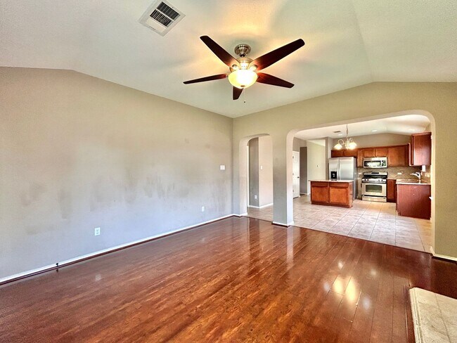 Building Photo - Beautiful & Spacious 3BR/2.5BA One-Level H...
