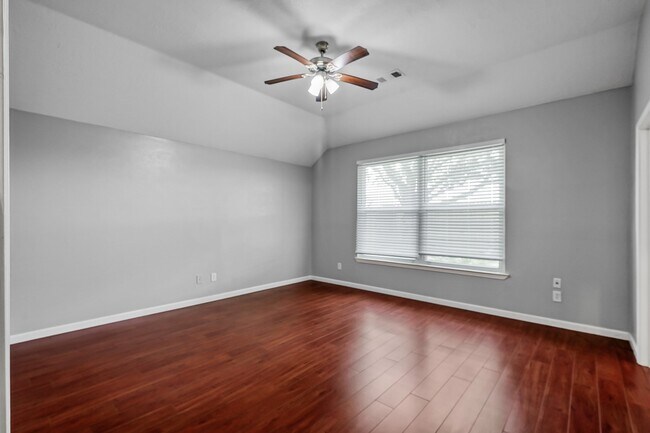 Building Photo - 5714 Overton Park Dr