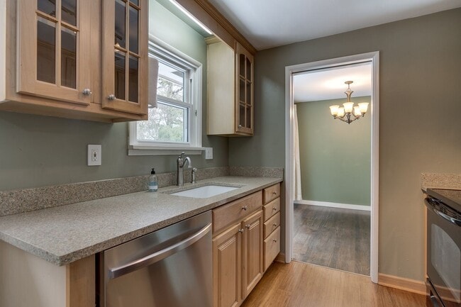 Building Photo - Seattle Home with HUGE yard in a Great Nei...