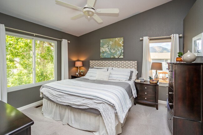 Building Photo - Charming Monument Retreat with  Private Ba...