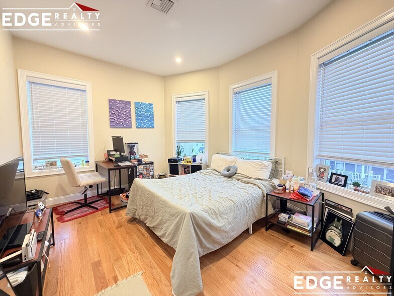 Building Photo - 30 Winship St