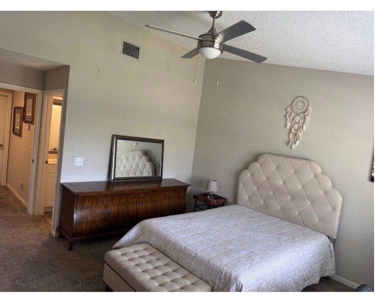 Building Photo - 1840 Linton Lake Dr