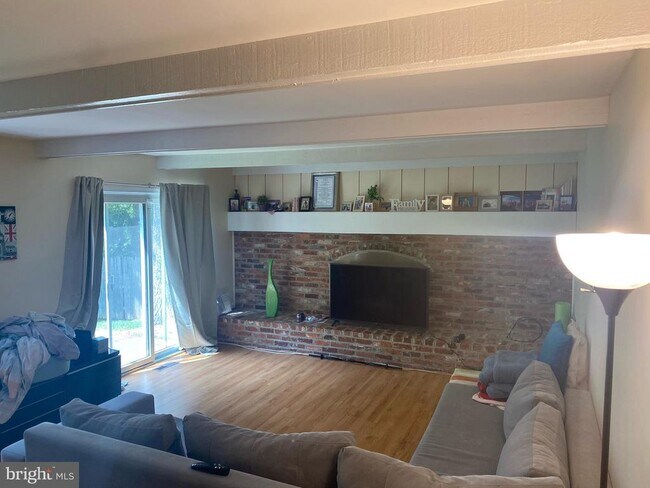 Building Photo - 947 Farm Haven Dr