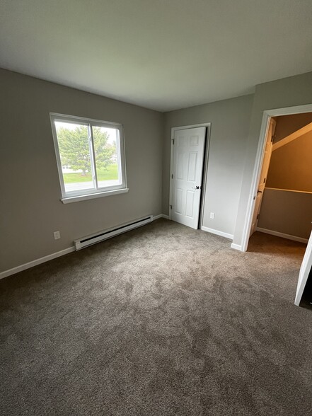 Building Photo - 56 Suncrest Dr
