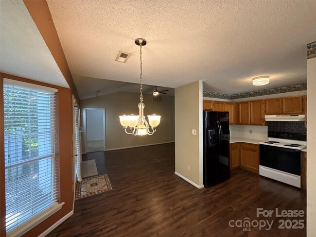 Building Photo - 8600 Lockerbie Ln