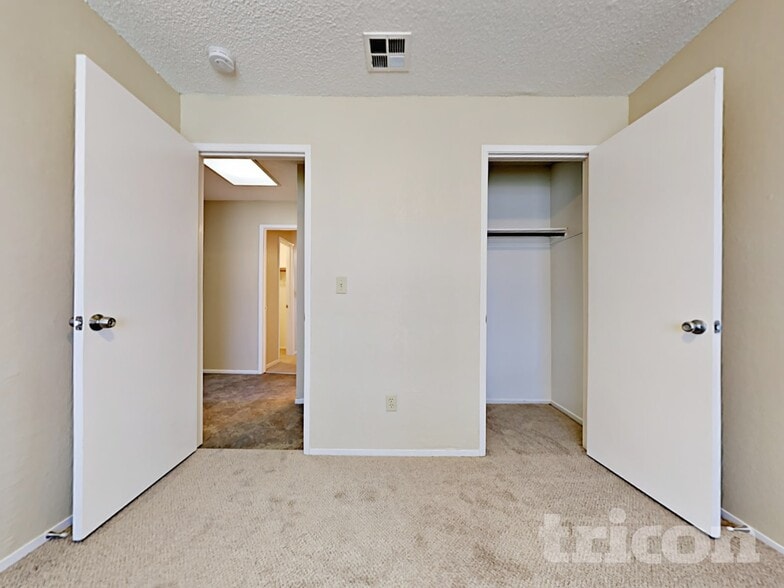 Building Photo - 215 Loy St.