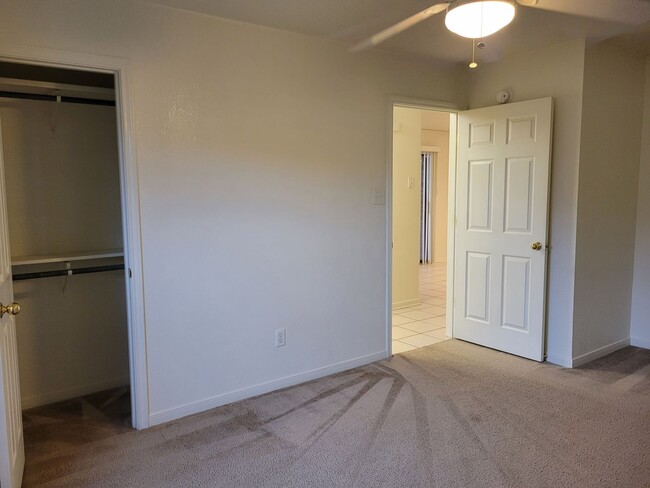 Building Photo - HUGE 2 BEDROOM DUPLEX IN HARKER HEIGHTS!
