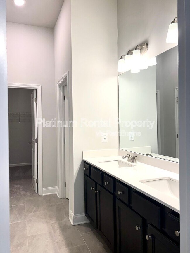 Building Photo - 4579 Silver Oak Dr SW