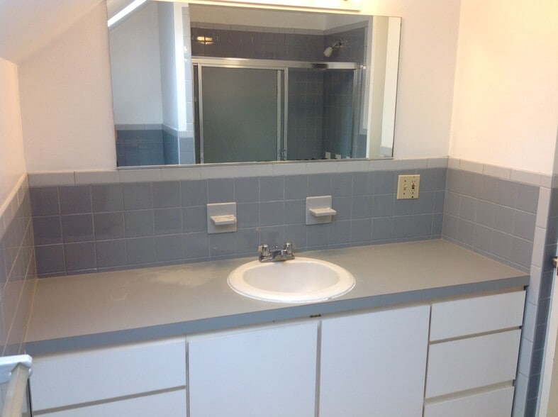 Bathroom - 188 Lawrence St