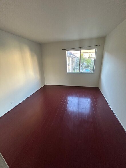 Building Photo - 5460 White Oak Ave