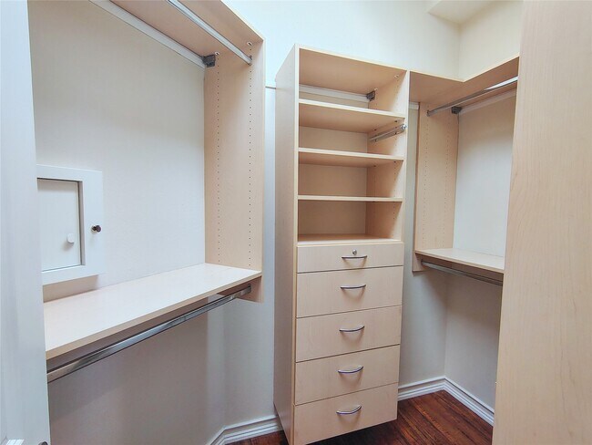 Building Photo - 5606 Grandwood Ln