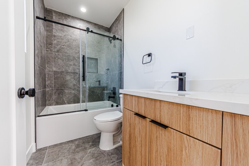 Building Photo - 1330 Tamarind Ave