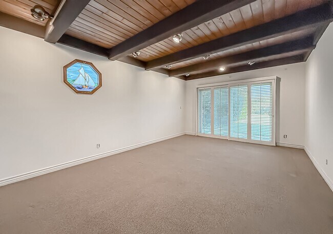 Building Photo - Calabasas 4BR w/pool + spa, views, solar panels + ALL appliances!