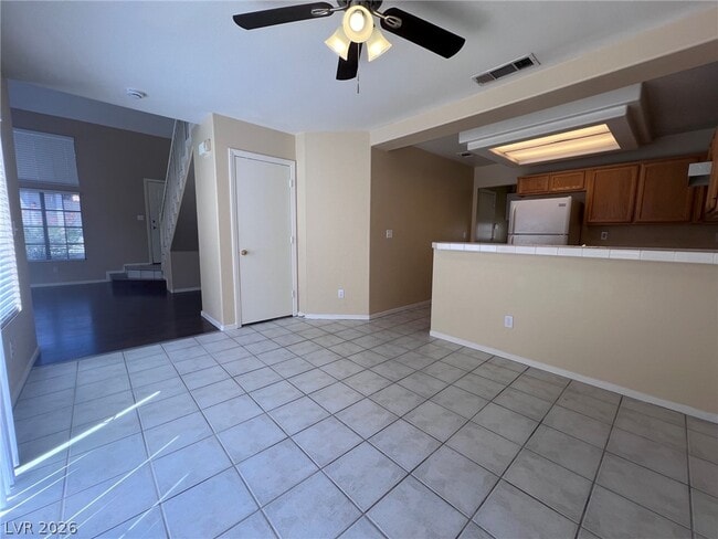 Building Photo - 3440 Middle View Dr