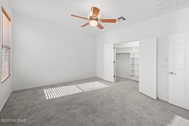 Building Photo - Lovely 4 bedroom, 2 bath home with 2 car garage