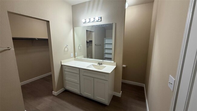 Building Photo - 804 Red Tails Dr