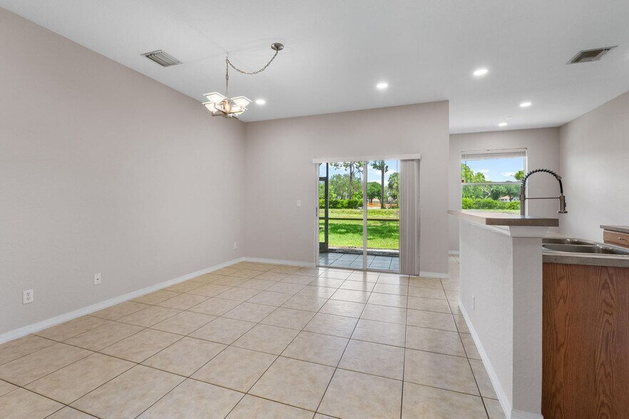Building Photo - 3051 Grandiflora Dr