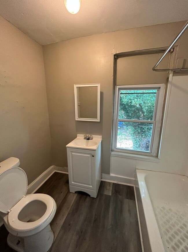 Building Photo - 821 Southard St